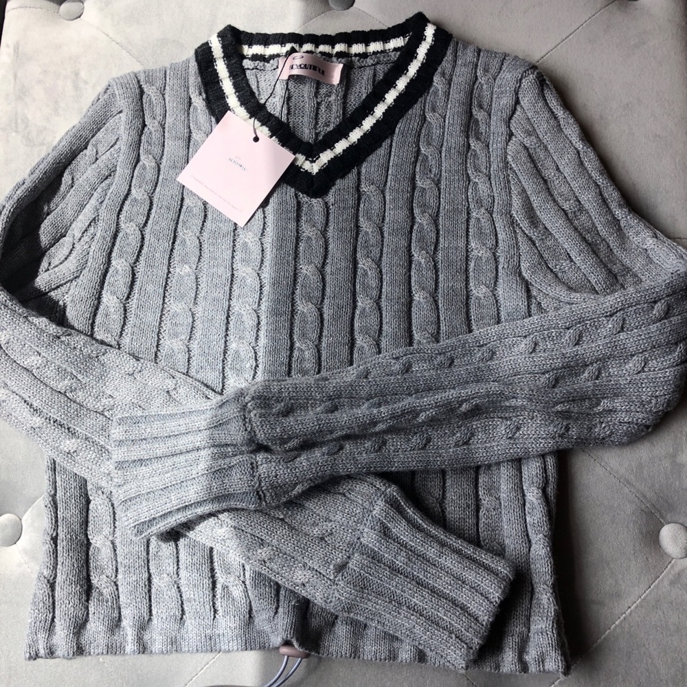 Brandy Melville/ Beyoutiful Knit Cropped sweater🤍